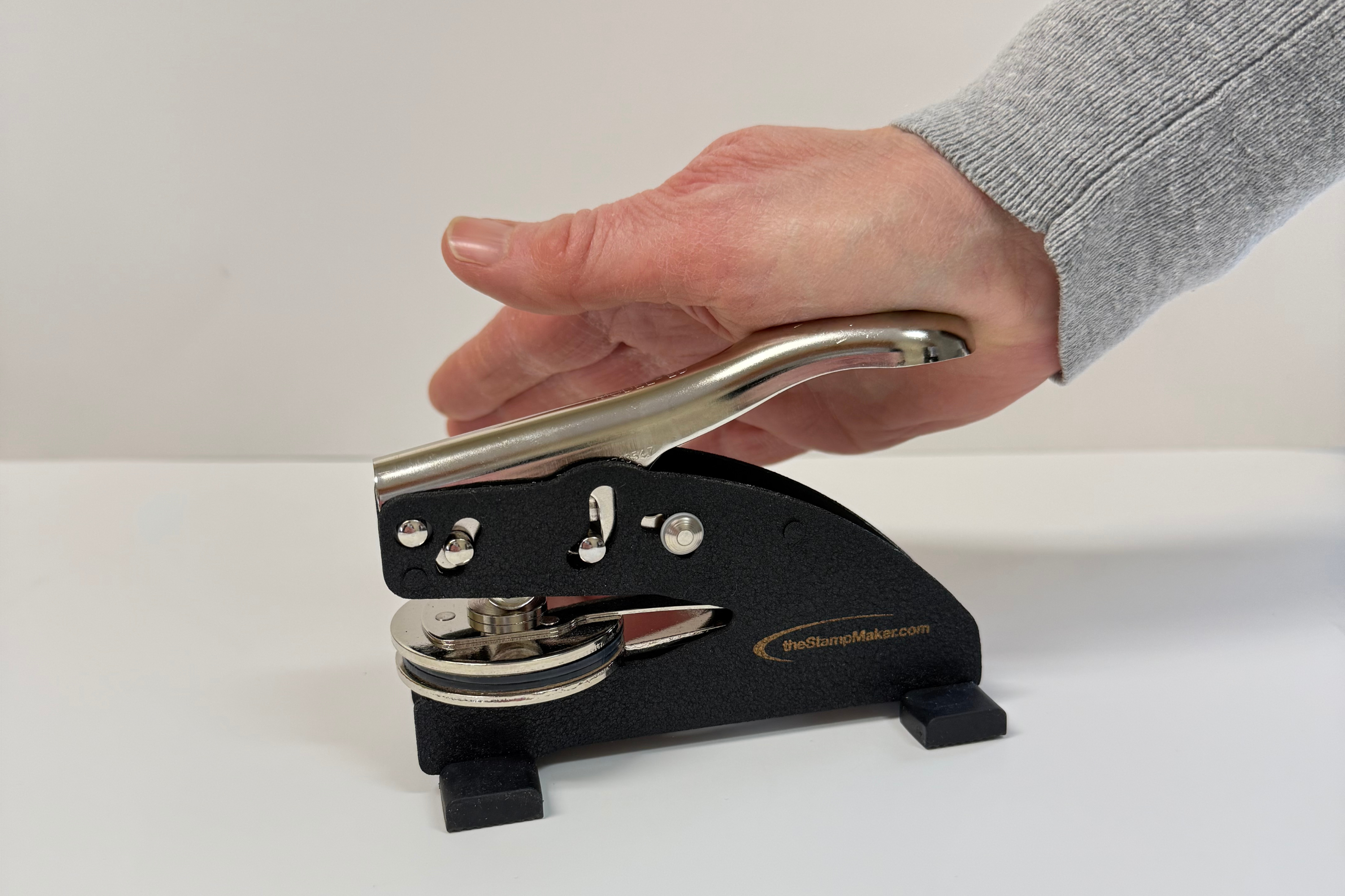 How to change the insert in your Shiny Desk Embossing Seal