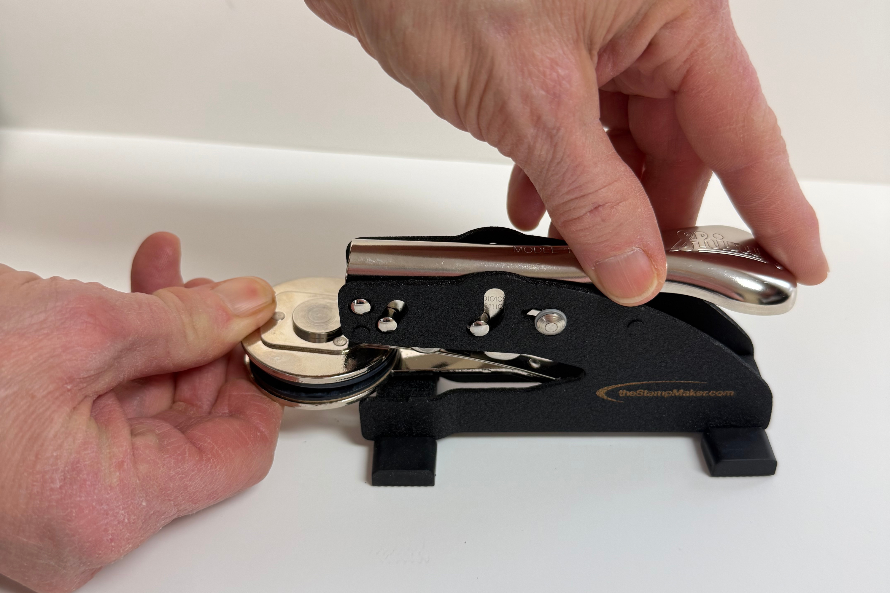 You can now place the new insert into your Shiny Embossing Seal