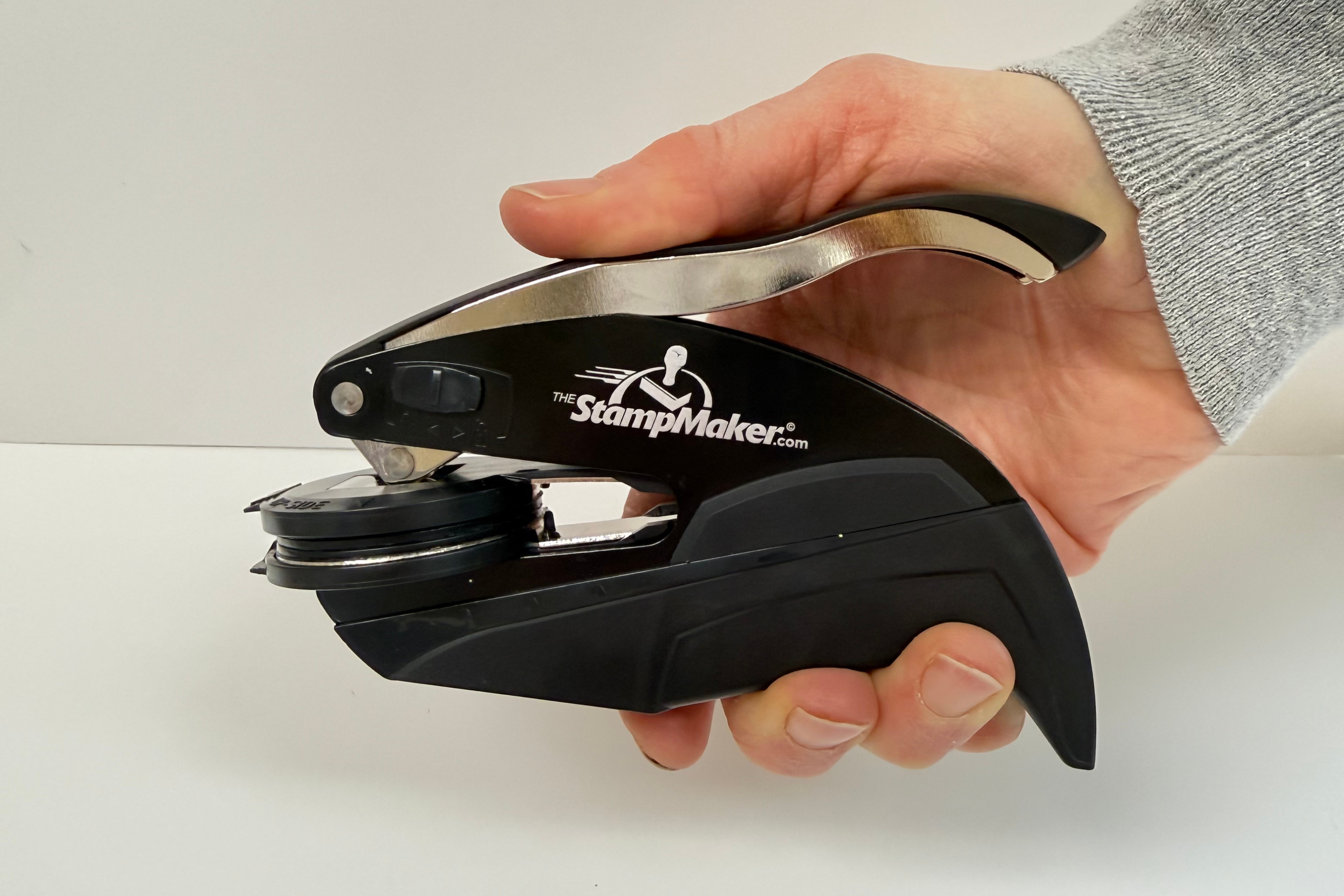 How to operate your Pocket Embossing Seal